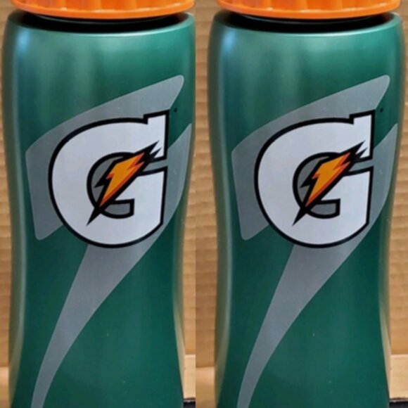 (2) Gatorade 32 Oz Contour Squeeze Sport Water Bottles Workout Fitness QTY AVAIL - Picture 1 of 9